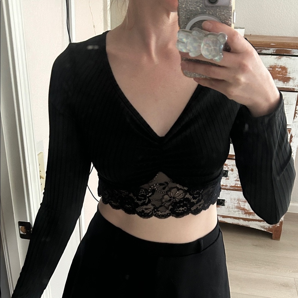 Black Lace Long sleeve Cropped Top